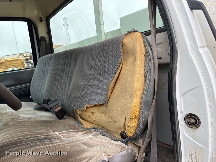 image for item FG2533 2000 GMC C6500 flatbed truck