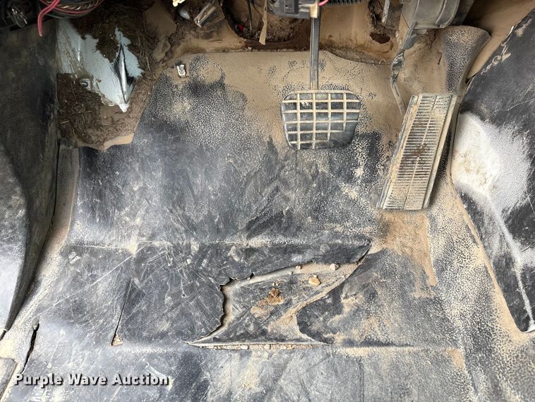 image for item FG2533 2000 GMC C6500 flatbed truck