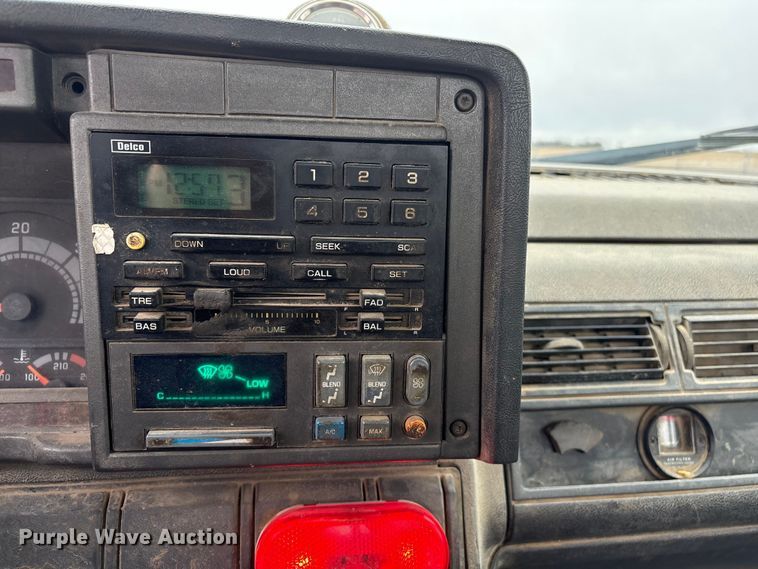 image for item FG2533 2000 GMC C6500 flatbed truck