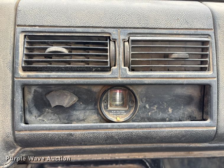 image for item FG2533 2000 GMC C6500 flatbed truck