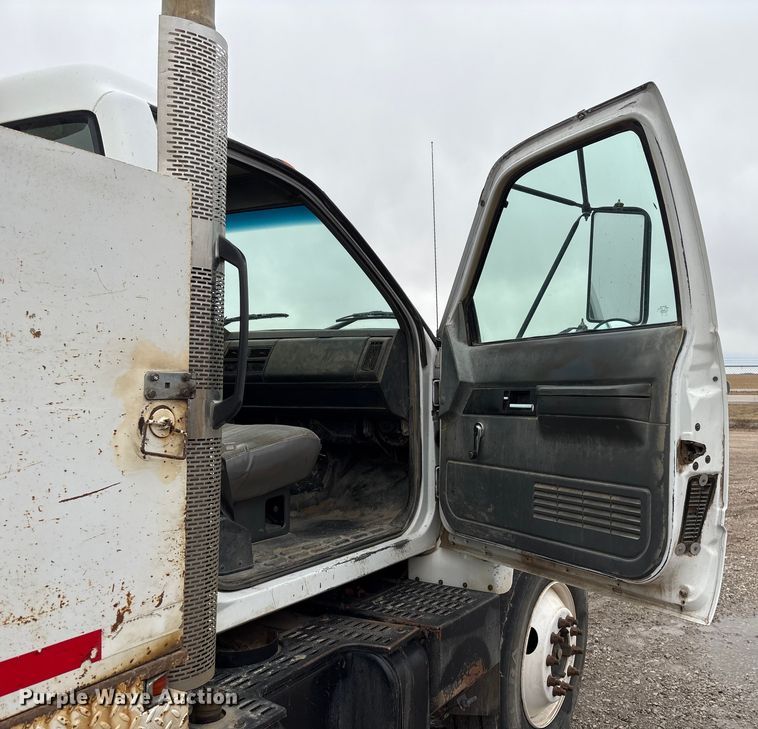 image for item FG2533 2000 GMC C6500 flatbed truck