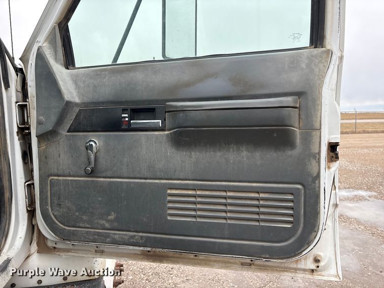 image for item FG2533 2000 GMC C6500 flatbed truck