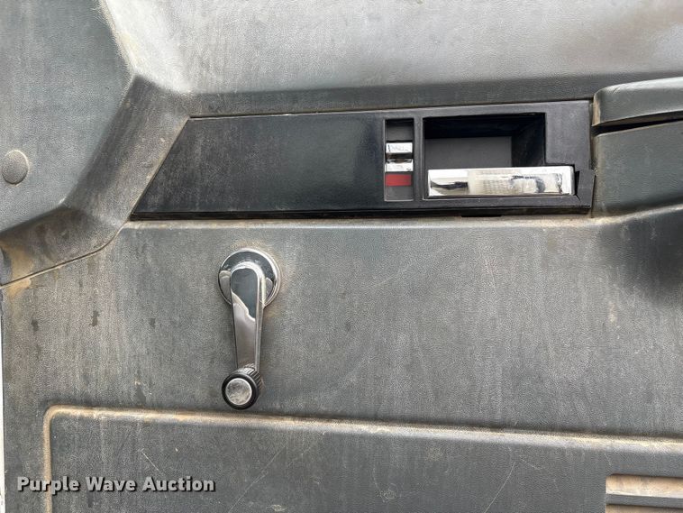 image for item FG2533 2000 GMC C6500 flatbed truck