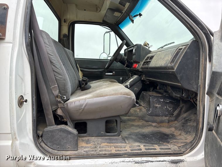 image for item FG2533 2000 GMC C6500 flatbed truck