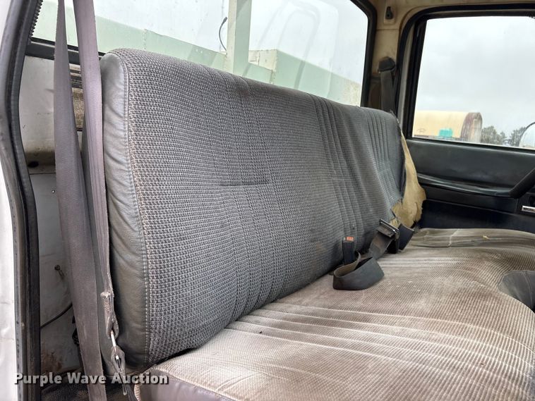 image for item FG2533 2000 GMC C6500 flatbed truck