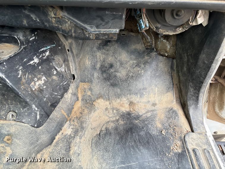 image for item FG2533 2000 GMC C6500 flatbed truck