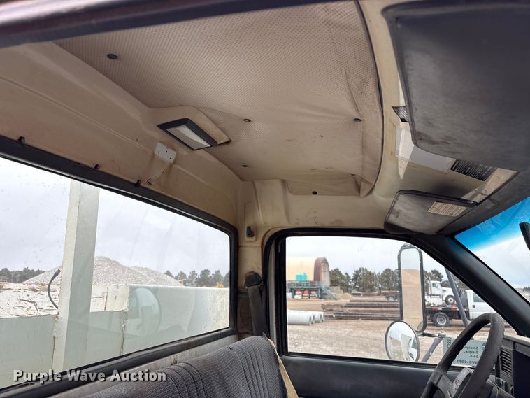 image for item FG2533 2000 GMC C6500 flatbed truck