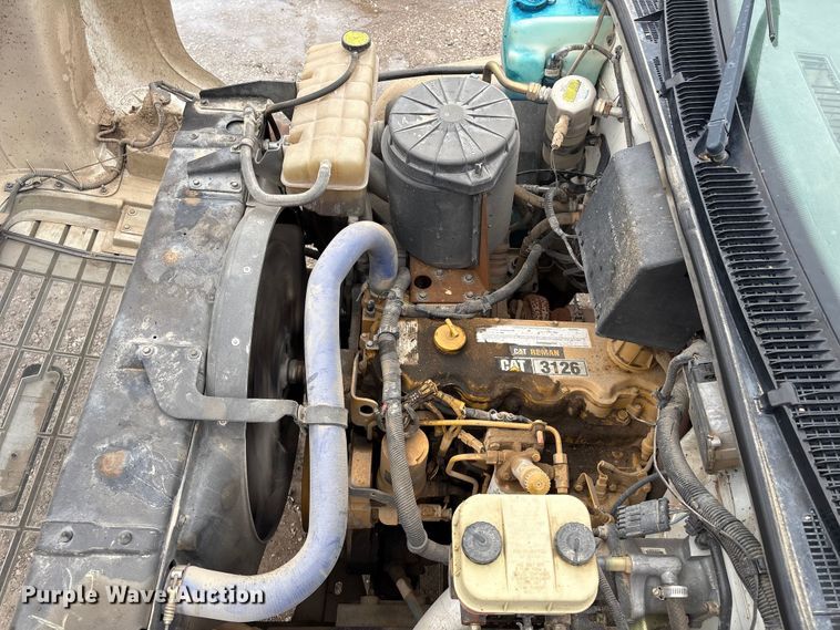 image for item FG2533 2000 GMC C6500 flatbed truck