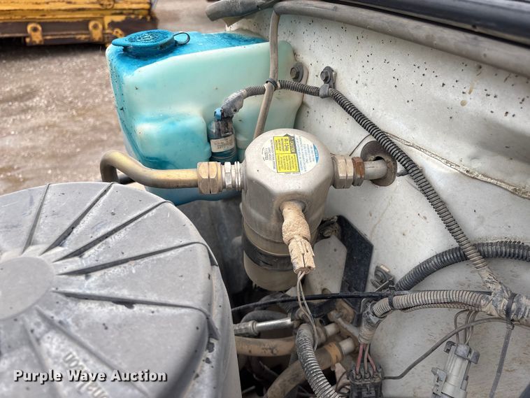 image for item FG2533 2000 GMC C6500 flatbed truck