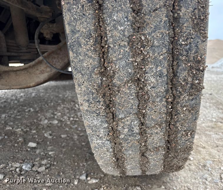 image for item FG2533 2000 GMC C6500 flatbed truck