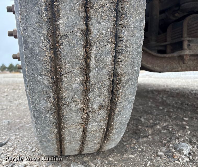 image for item FG2533 2000 GMC C6500 flatbed truck