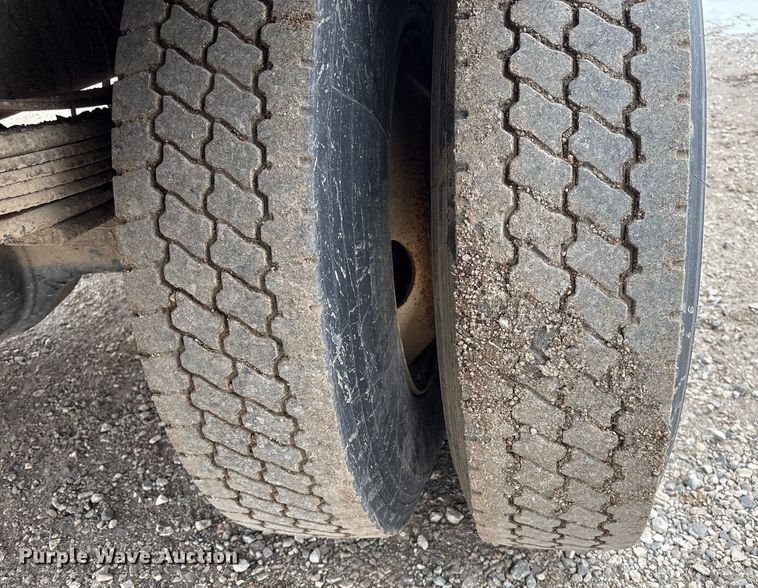 image for item FG2533 2000 GMC C6500 flatbed truck