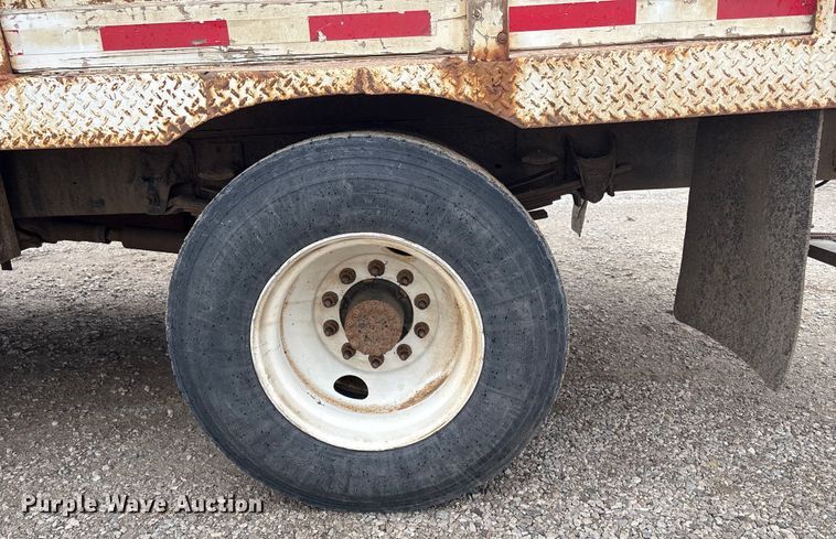 image for item FG2533 2000 GMC C6500 flatbed truck