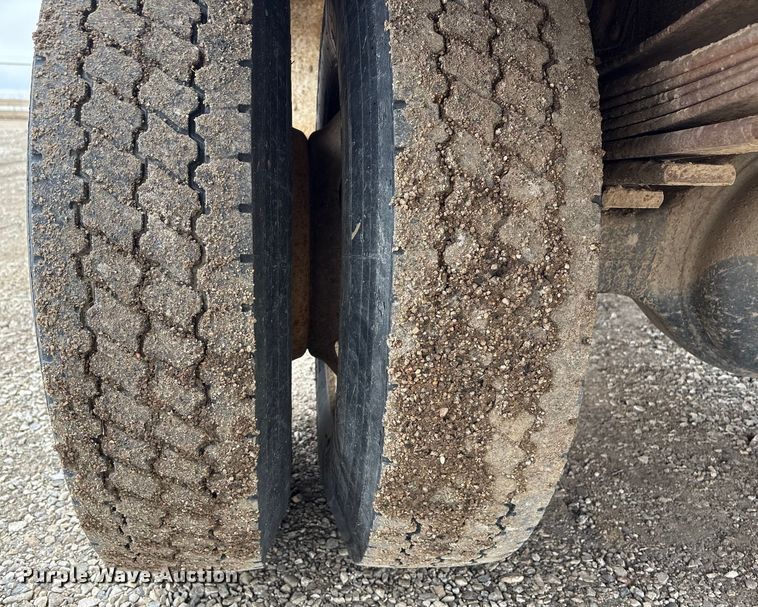 image for item FG2533 2000 GMC C6500 flatbed truck