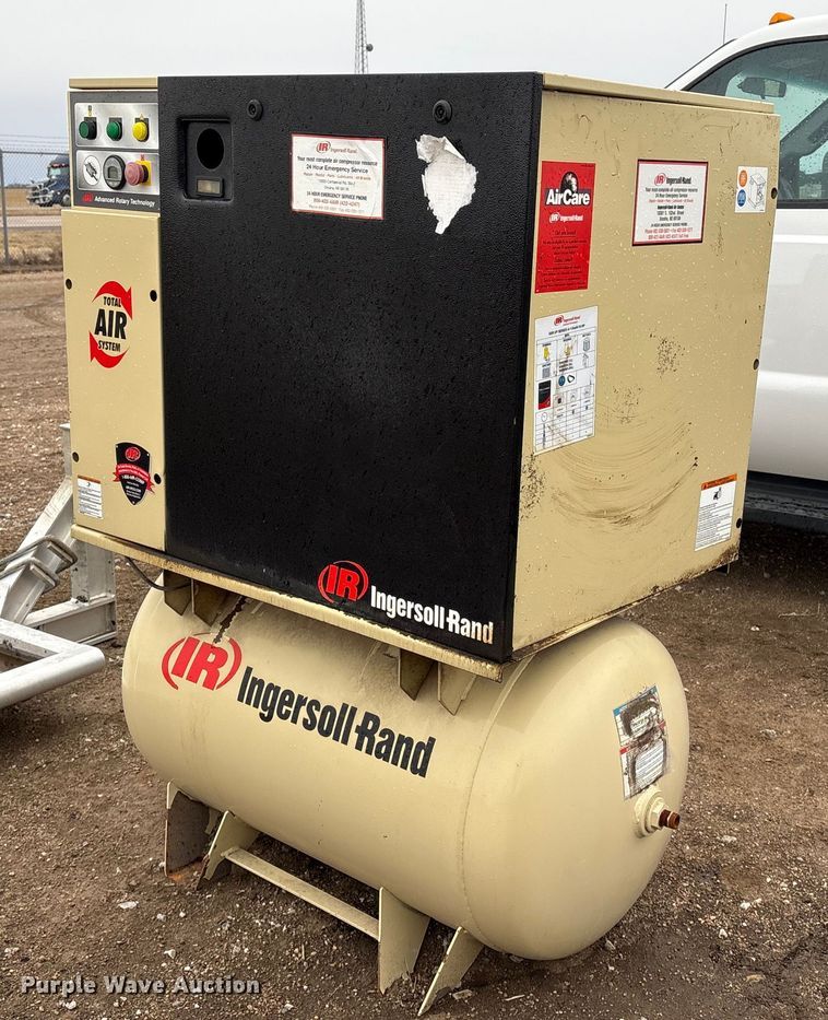 image for item FG2536 Ingersoll-Rand UP6-10TAS-210 W/D air compressor