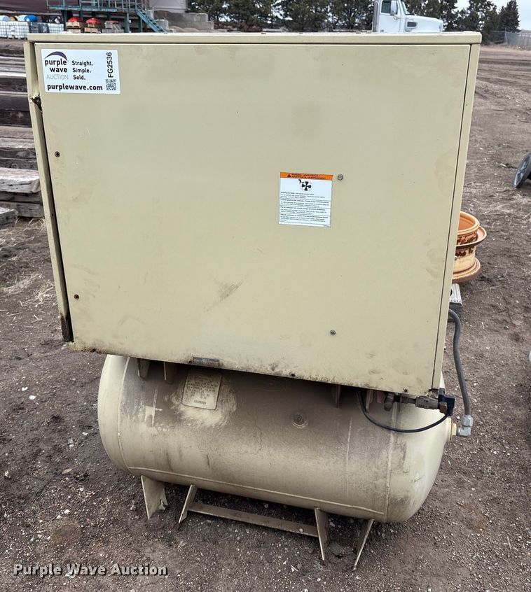 image for item FG2536 Ingersoll-Rand UP6-10TAS-210 W/D air compressor