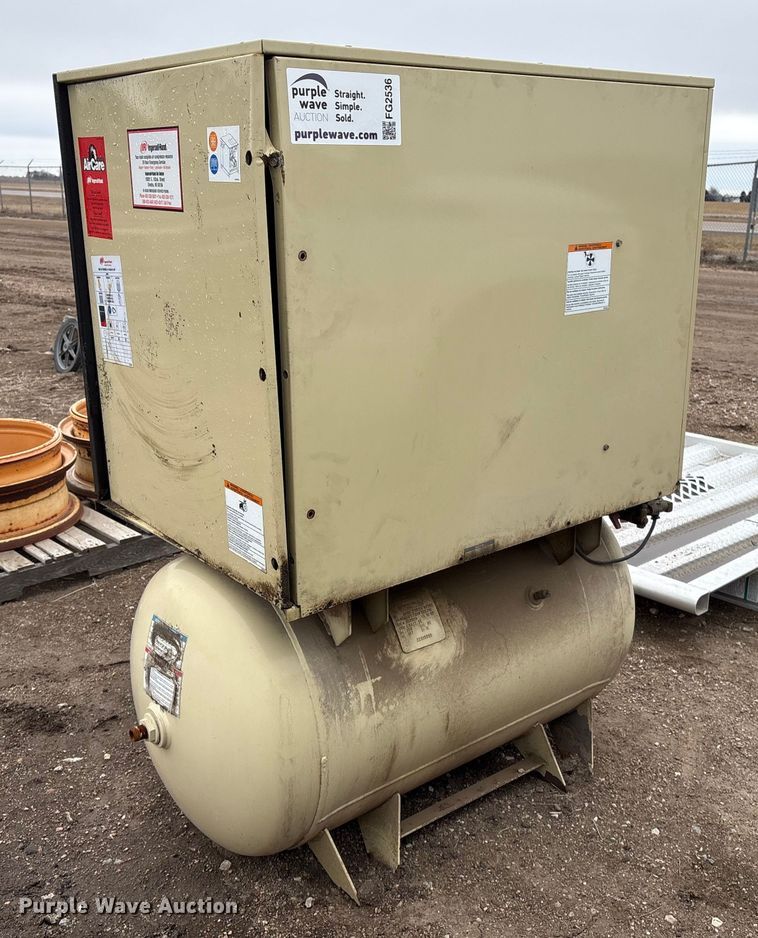 image for item FG2536 Ingersoll-Rand UP6-10TAS-210 W/D air compressor