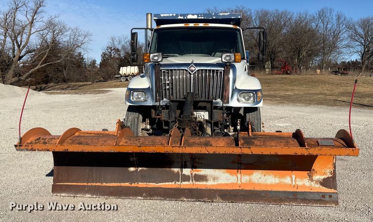 image for item FG2574 2005 International 7300 dump truck