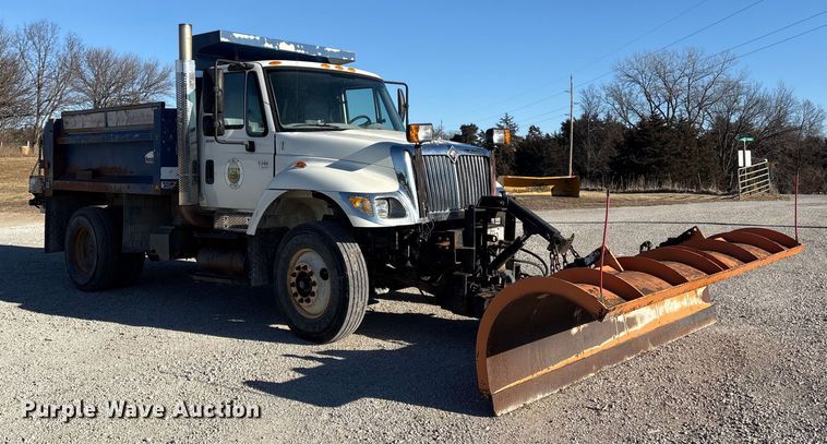 image for item FG2574 2005 International 7300 dump truck