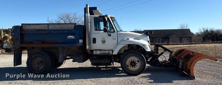 image for item FG2574 2005 International 7300 dump truck