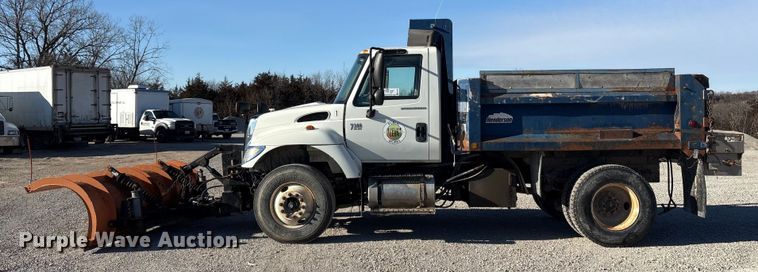 image for item FG2574 2005 International 7300 dump truck