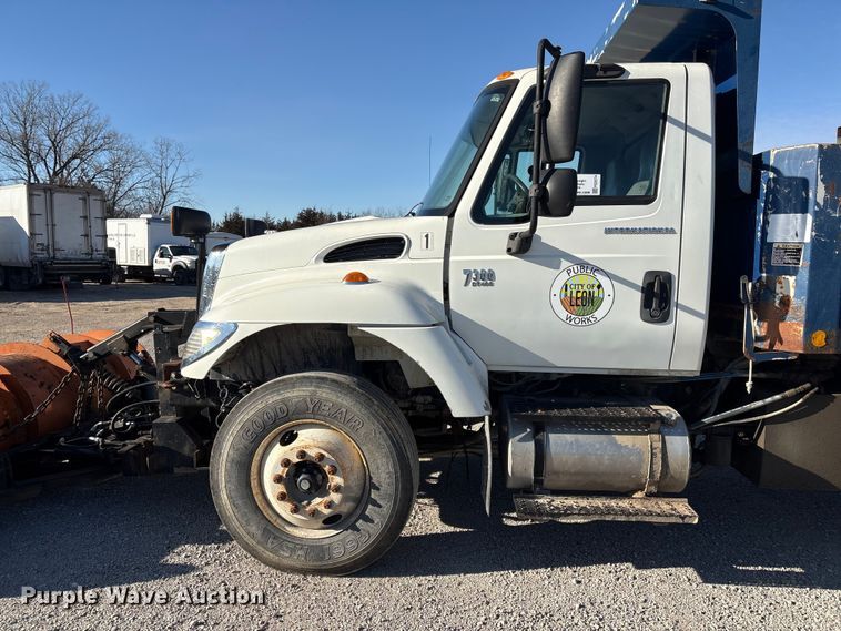 image for item FG2574 2005 International 7300 dump truck