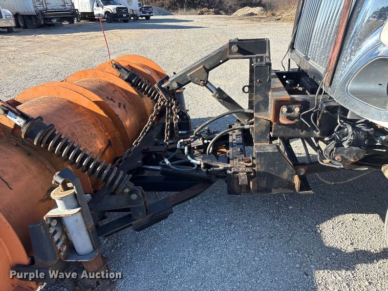 image for item FG2574 2005 International 7300 dump truck