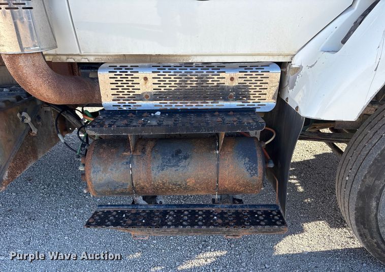 image for item FG2574 2005 International 7300 dump truck