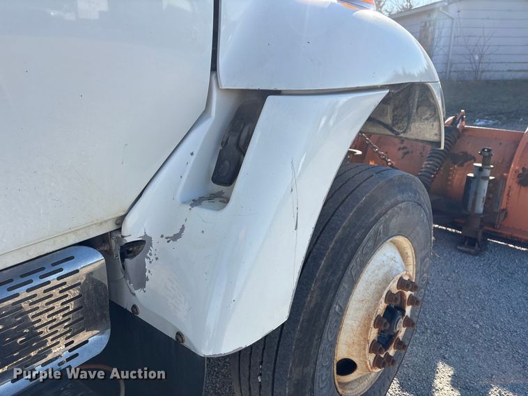 image for item FG2574 2005 International 7300 dump truck