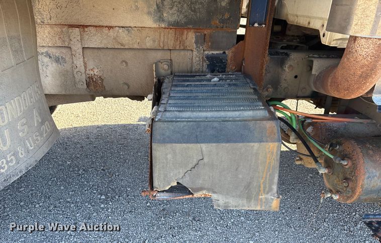 image for item FG2574 2005 International 7300 dump truck