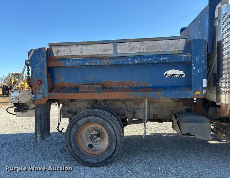 image for item FG2574 2005 International 7300 dump truck