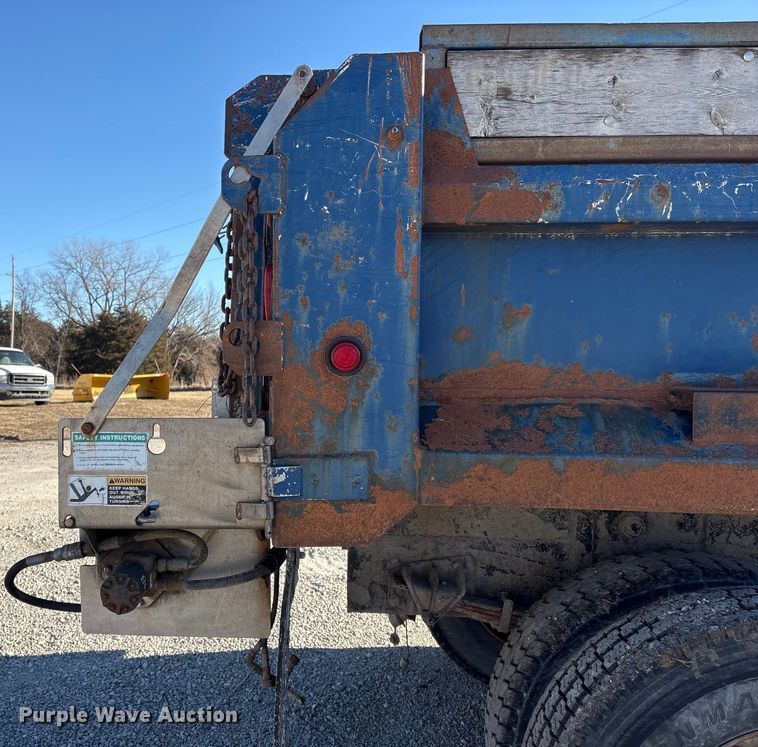 image for item FG2574 2005 International 7300 dump truck