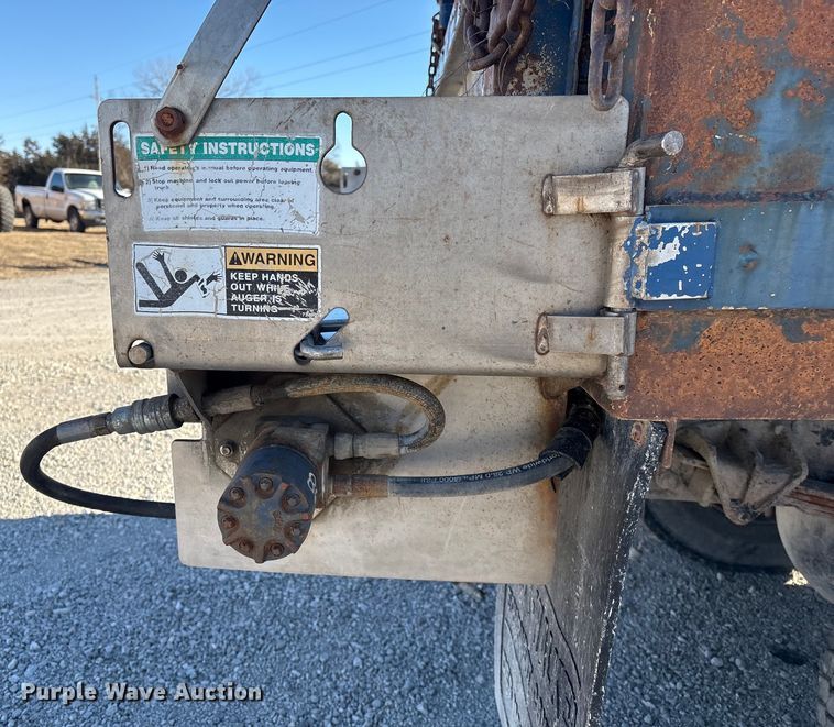 image for item FG2574 2005 International 7300 dump truck