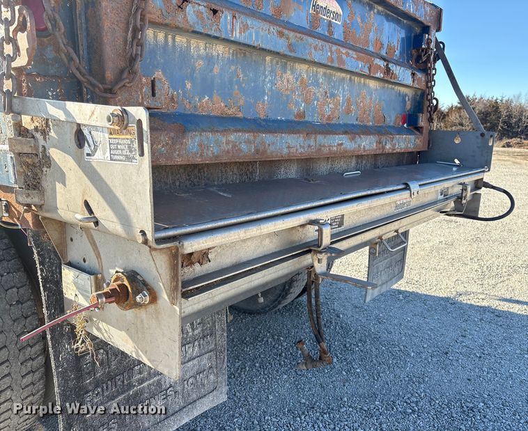 image for item FG2574 2005 International 7300 dump truck