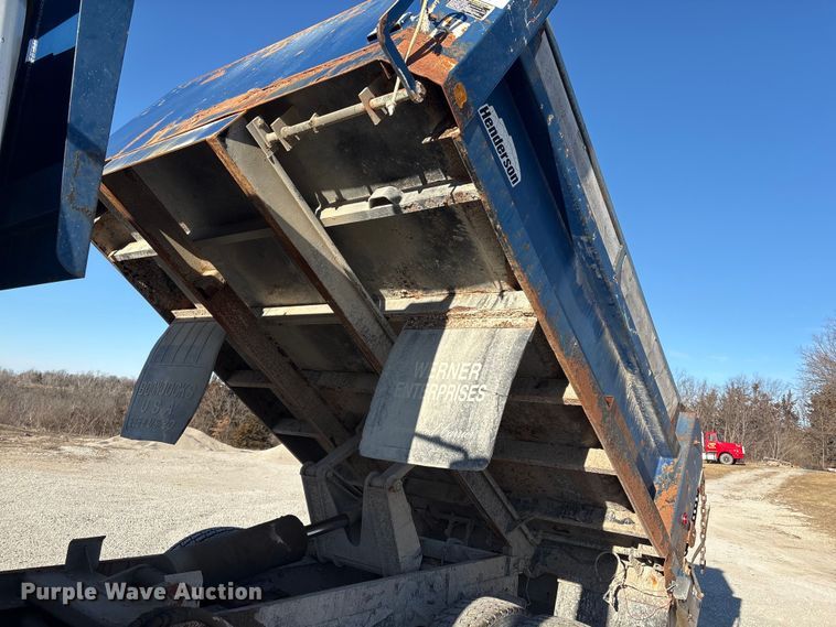 image for item FG2574 2005 International 7300 dump truck