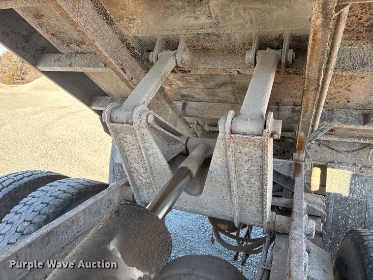 image for item FG2574 2005 International 7300 dump truck