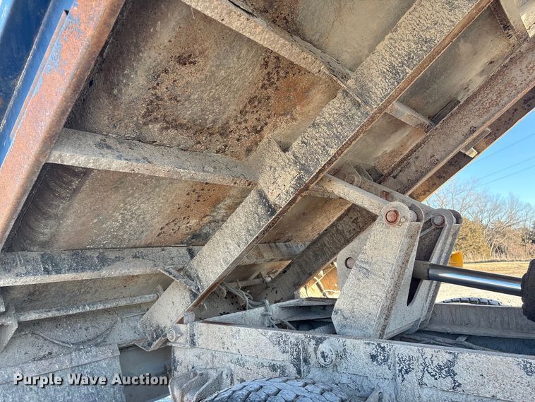 image for item FG2574 2005 International 7300 dump truck