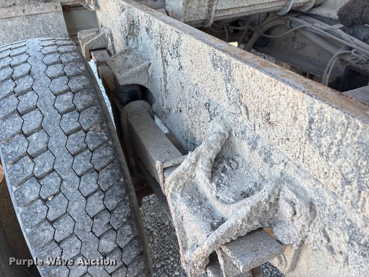 image for item FG2574 2005 International 7300 dump truck