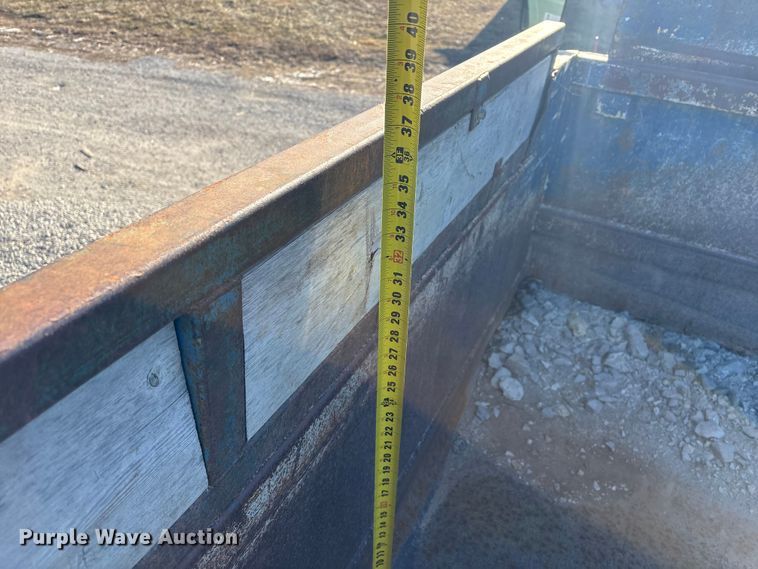 image for item FG2574 2005 International 7300 dump truck