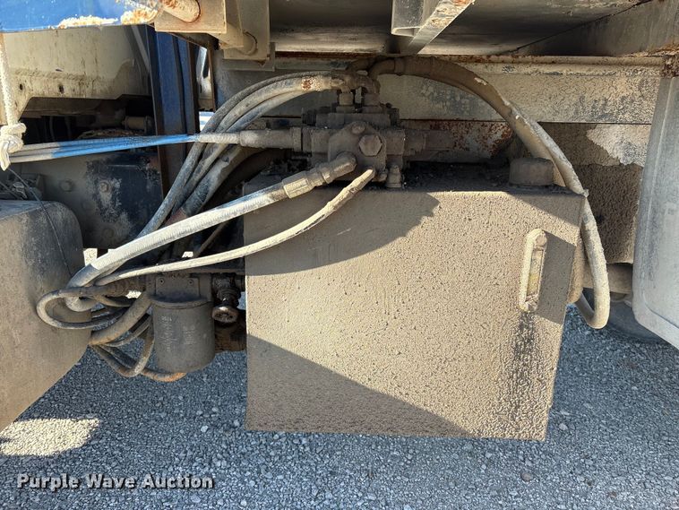 image for item FG2574 2005 International 7300 dump truck