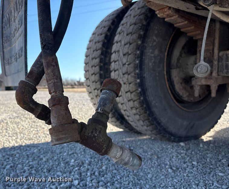 image for item FG2574 2005 International 7300 dump truck