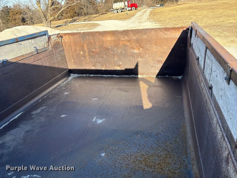 image for item FG2574 2005 International 7300 dump truck