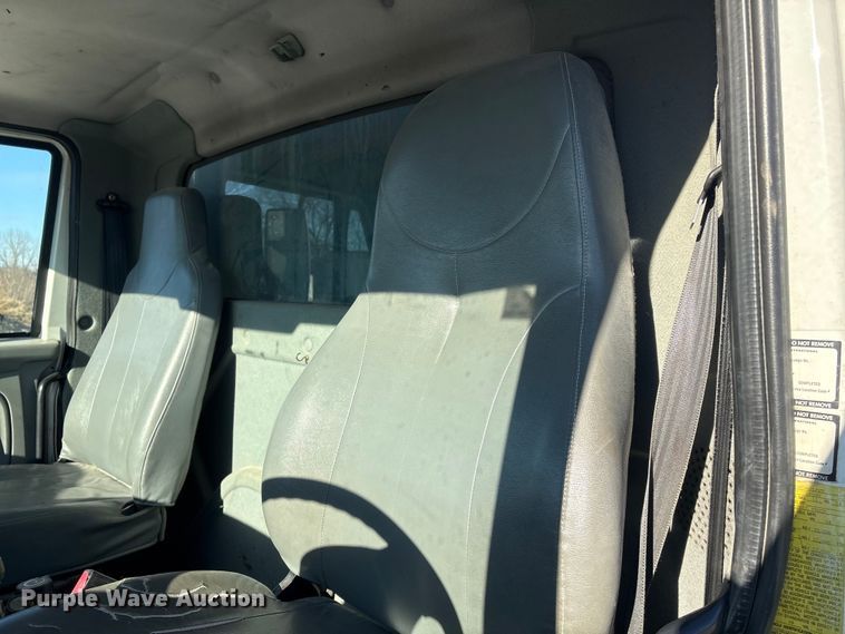 image for item FG2574 2005 International 7300 dump truck