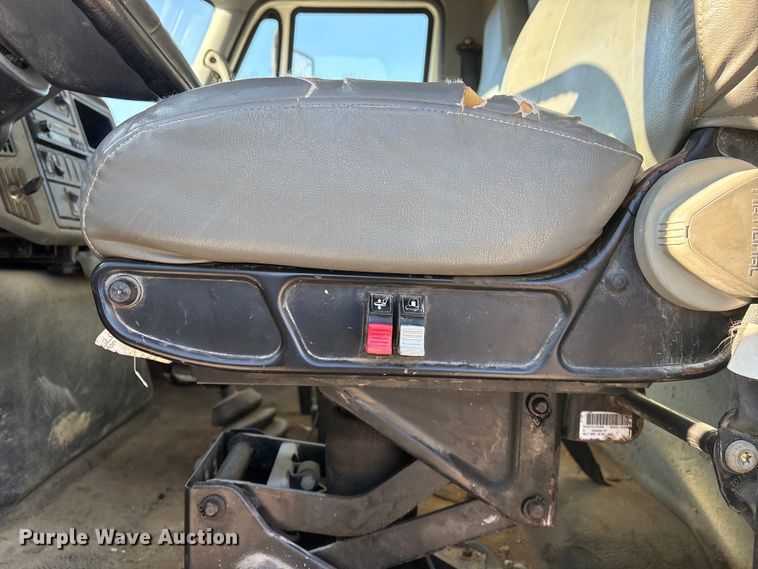 image for item FG2574 2005 International 7300 dump truck