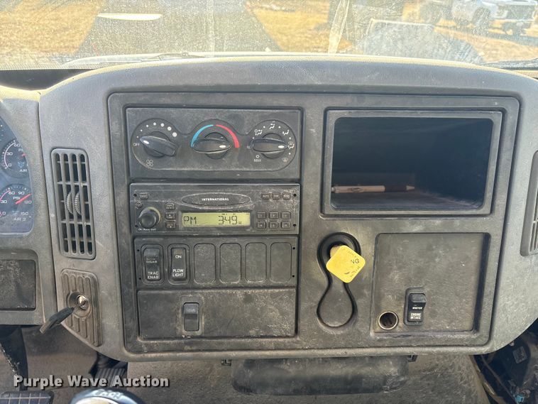 image for item FG2574 2005 International 7300 dump truck