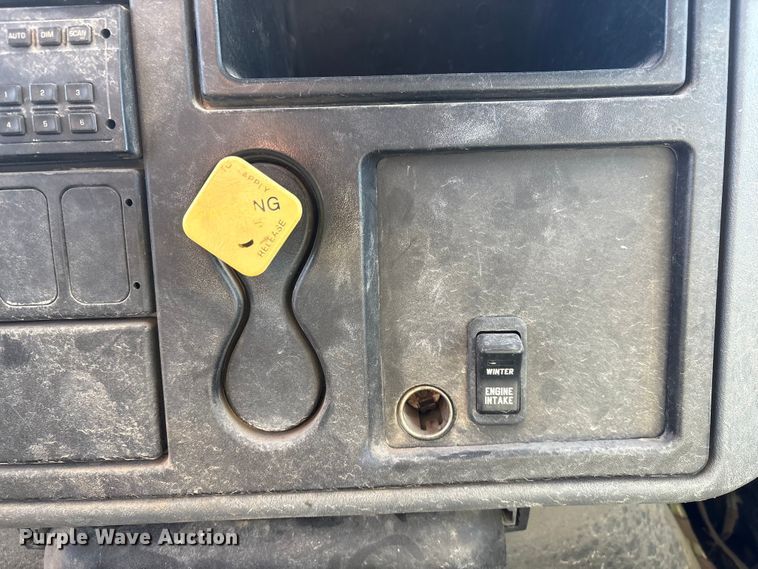 image for item FG2574 2005 International 7300 dump truck