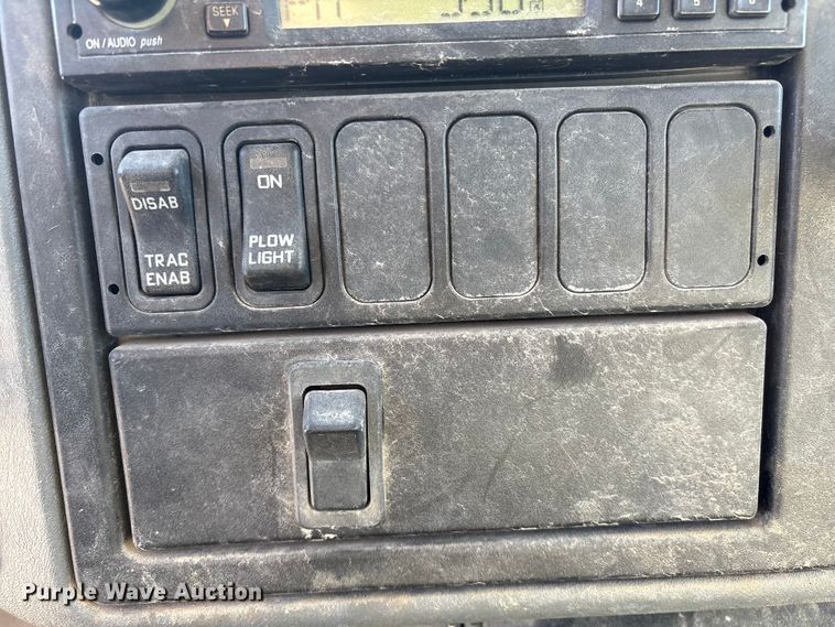 image for item FG2574 2005 International 7300 dump truck