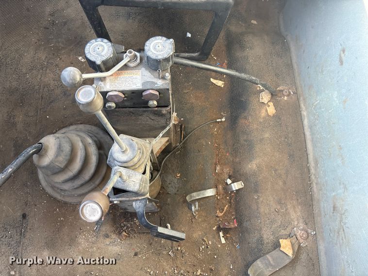 image for item FG2574 2005 International 7300 dump truck