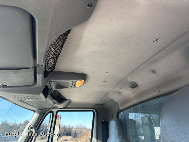 image for item FG2574 2005 International 7300 dump truck