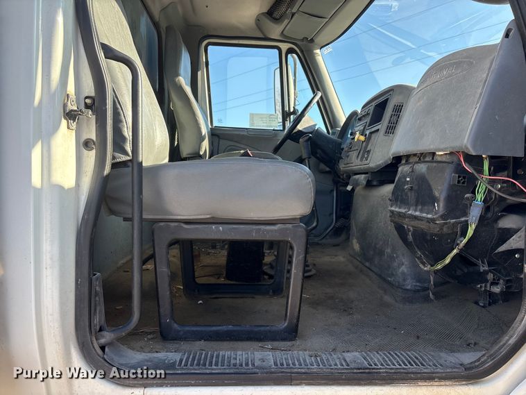 image for item FG2574 2005 International 7300 dump truck